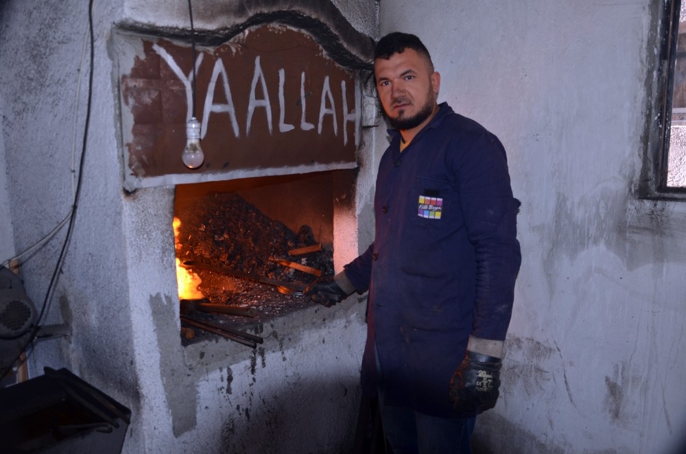 Kuruluş Osman dizisi kılıç ve baltaları Zonguldak’ta hazırlanıyor