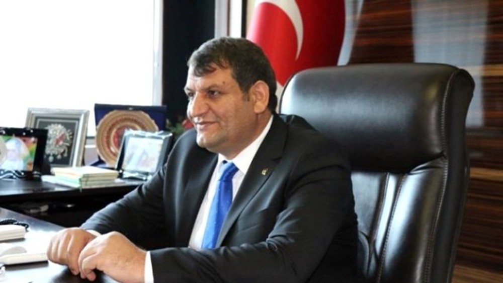 Başkan Ayhan 23 Nisan’ı kutladı