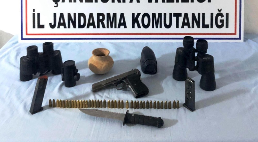 Birecik’te tarihi eser silah ve mühimmat ele geçirildi