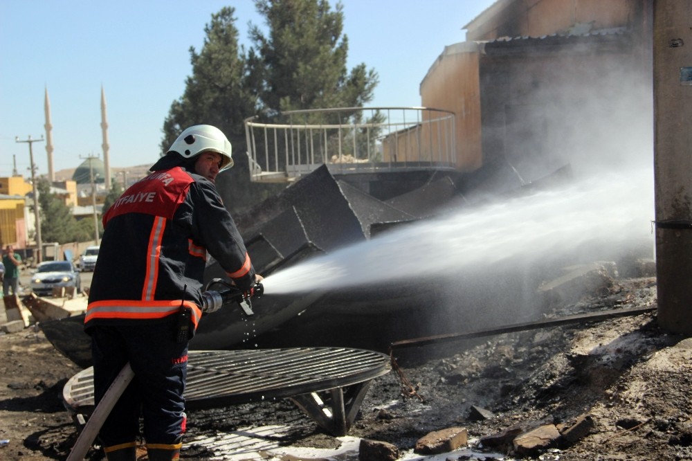 Hurda dükkanında çıkan yangın güçlükle söndürüldü