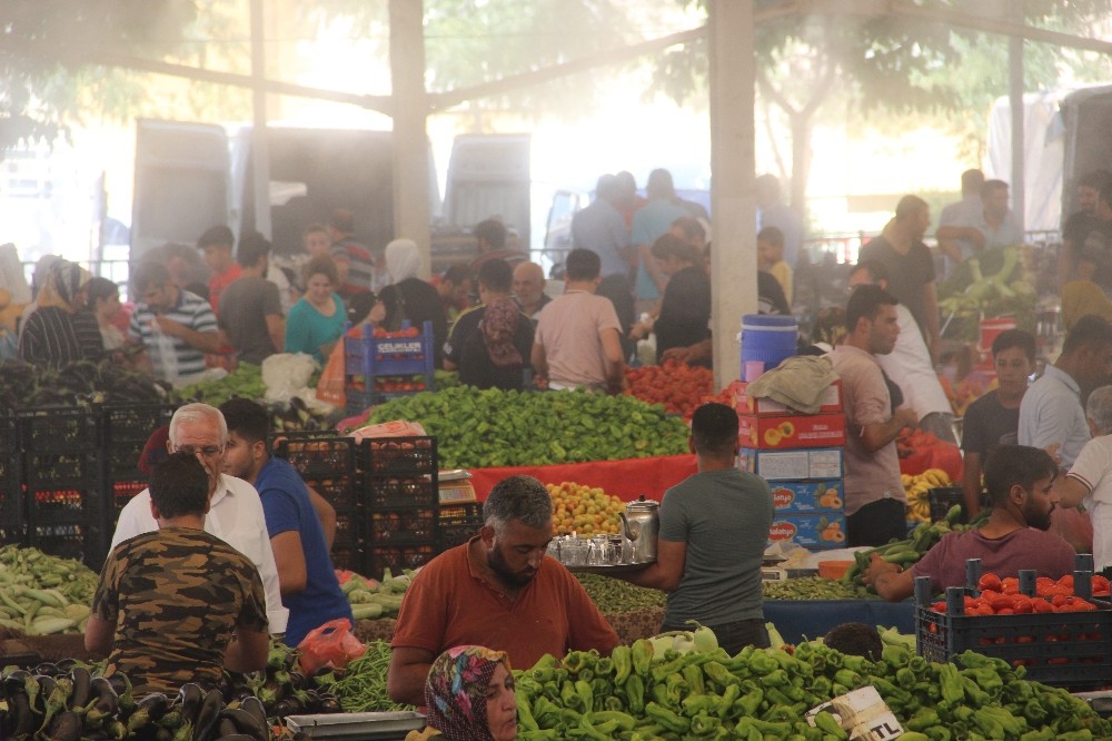 Şanlıurfa’da semt pazarlarında püskürtmeli serinlik