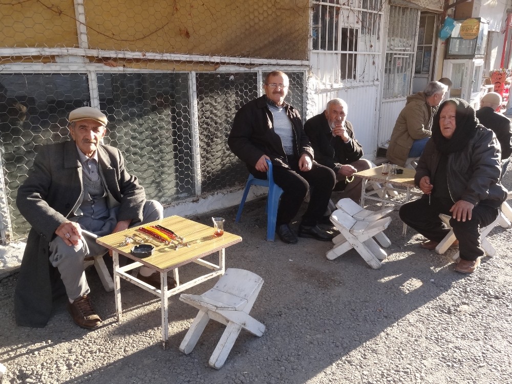 Doğu’da kara kış, Güneydoğu’da bahar yaşanıyor