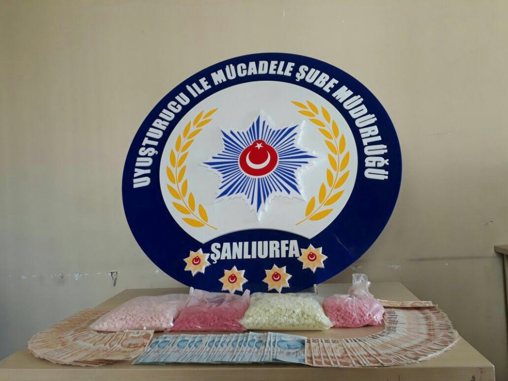 Şanlıurfa’da uyuşturucu hap ve sahte para ele geçirildi