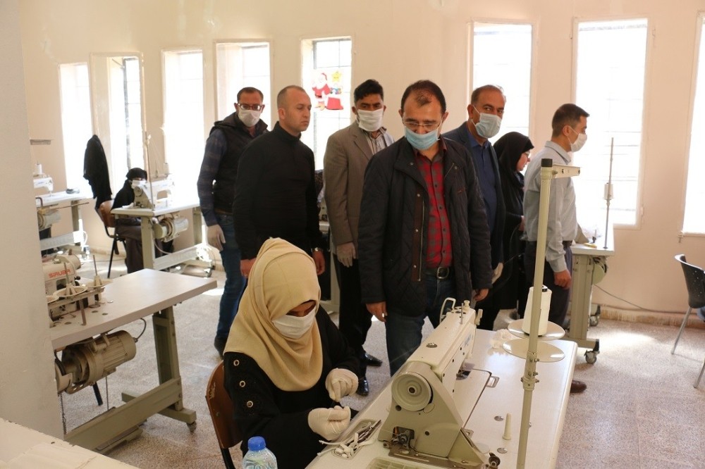 Barış Pınarı bölgesinde maske üretimi başladı