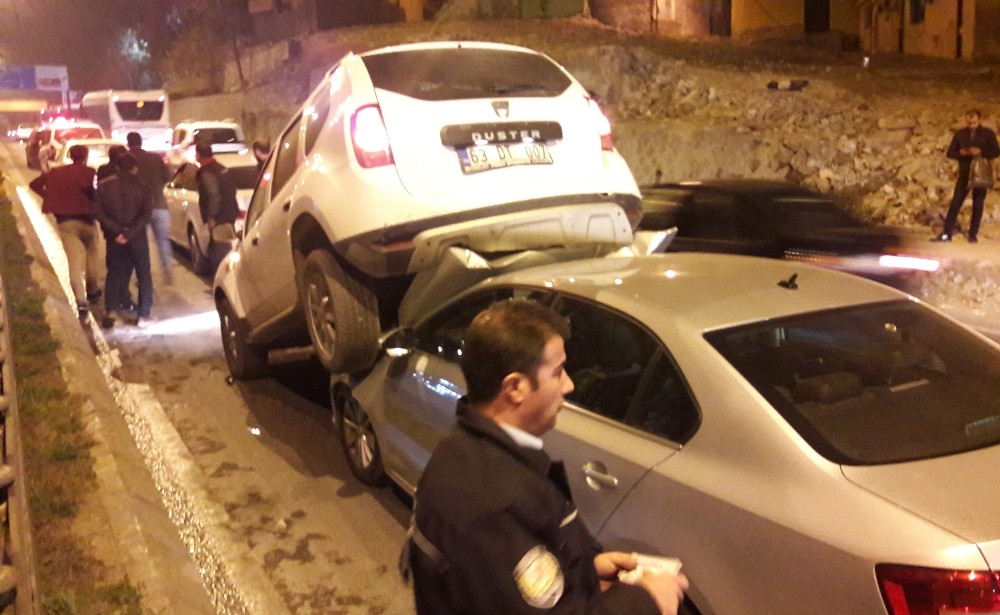 (Özel haber) Zincirleme kazada araçlar üst üste bindi