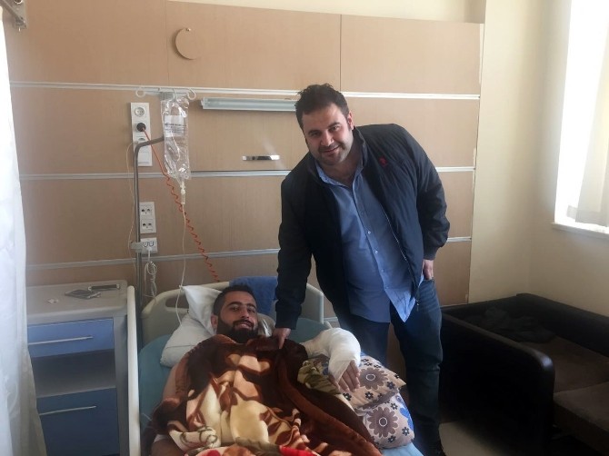 Dirsek eğriliği bulunan hasta 23 yıl sonra sağlığına kavuştu