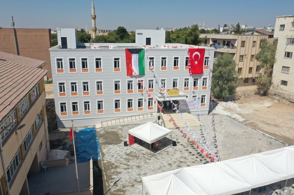 Kuveytli hayırseverlerden Suriye sınırına okul