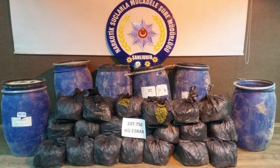 Şanlıurfa’da toprağa gömülü 108 kilo esrar ele geçirildi