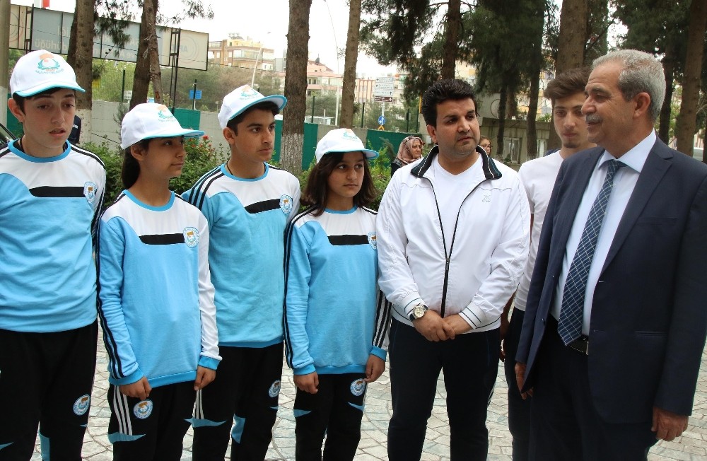 Başkan Demirkol, halk oyunları takımını Adıyaman’daki şampiyonaya uğurladı