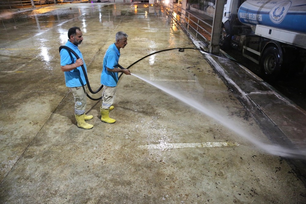 Haliliye Belediyesi’nden kurban kesim sonrası yoğun temizlik