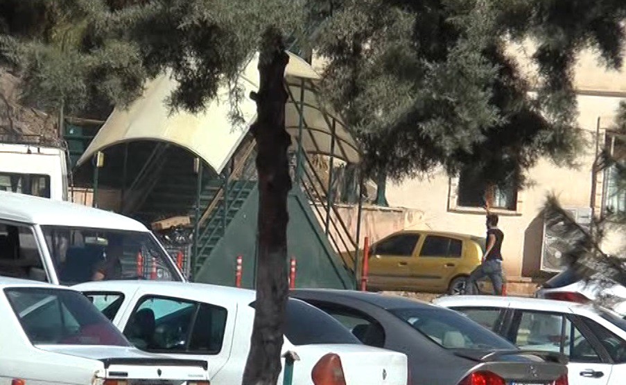 Polis kaçan zanlıyı havaya ateş açarak yakaladı