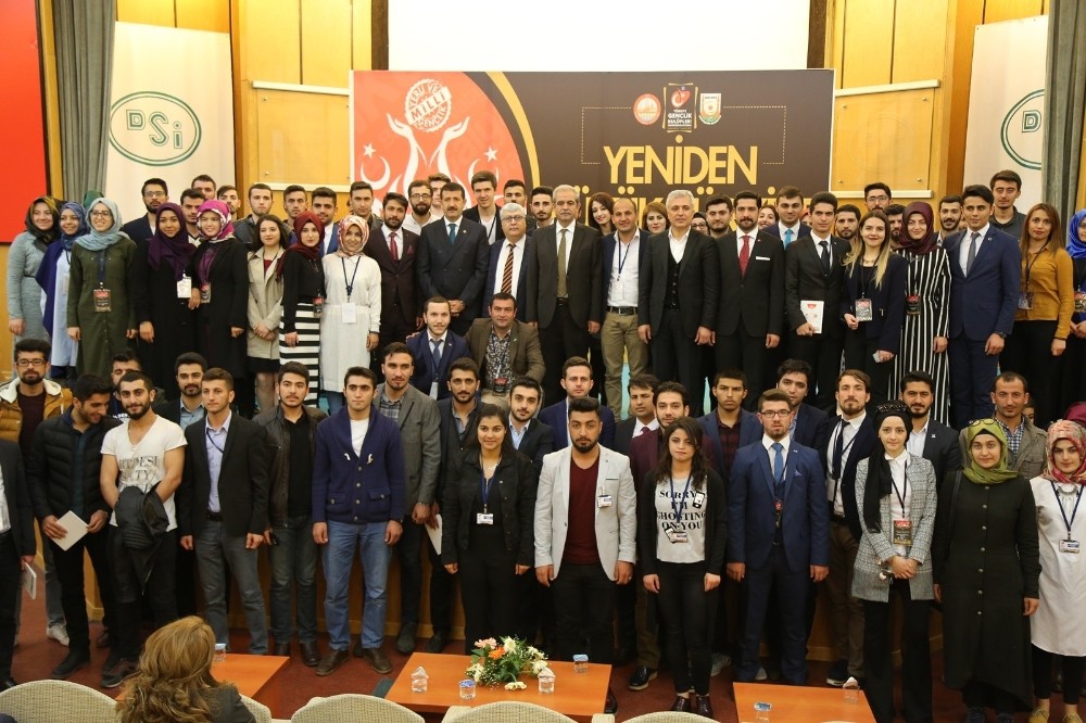 Ekinci gençlerle bir araya geldi