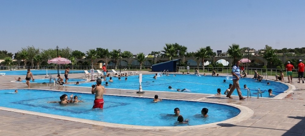 Büyükşehirden 5 yıldız konforunda yüzme havuzları