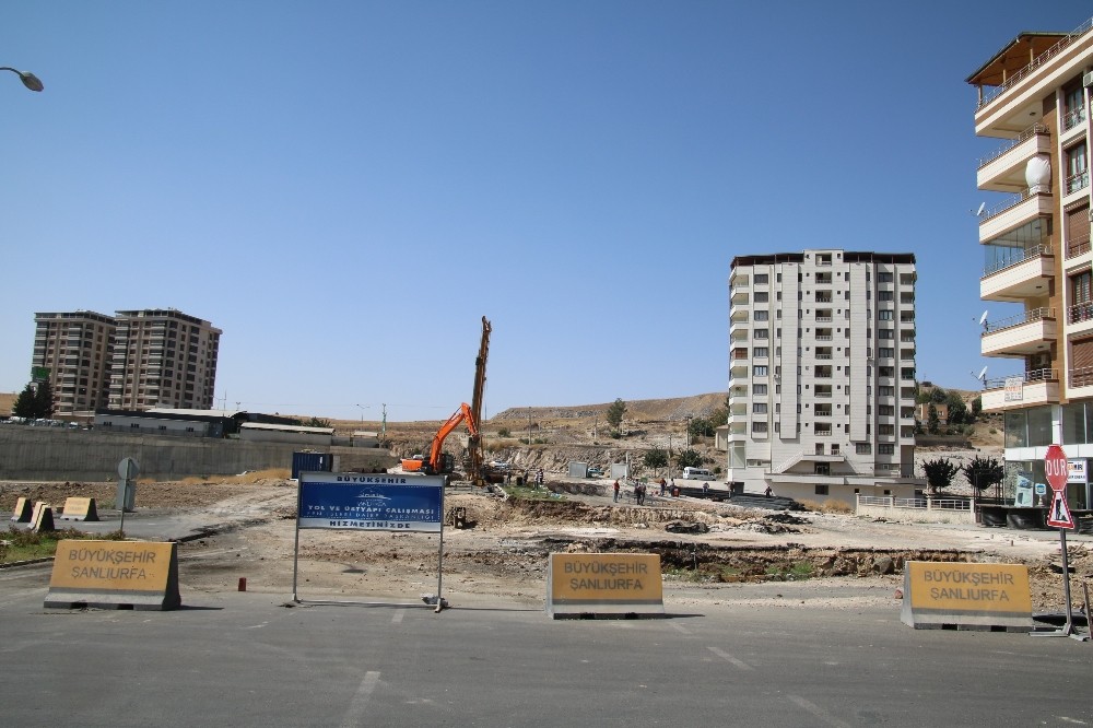 Büyükşehir’den 3 katlı köprülü kavşak