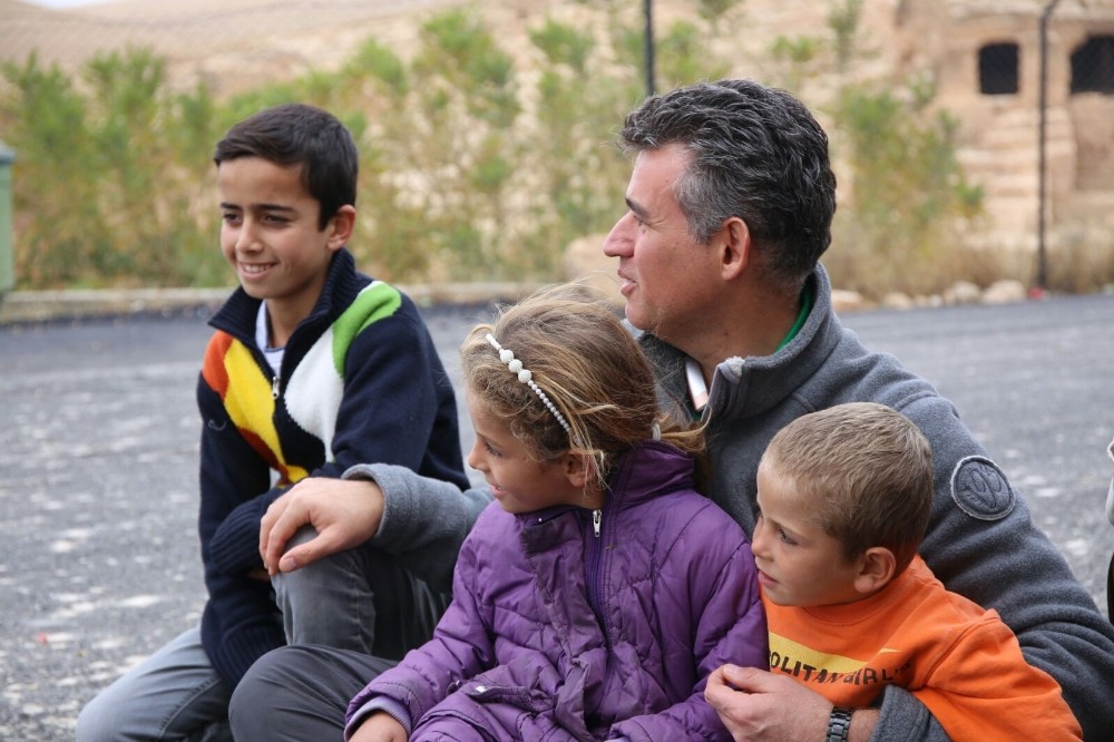 Çocuklar Feyzioğlu’nu Mardin’den şarkılarla uğurladı