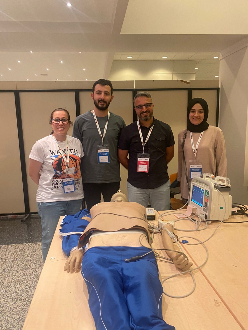 ACİL TIP ANABİLİM DALI EKİBİNDEN EĞİTİMDE İKİNCİLİK BAŞARISI