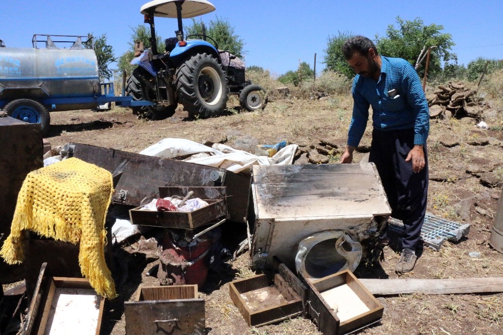 Evi yanan 6 kişilik aileye belediye sahip çıktı