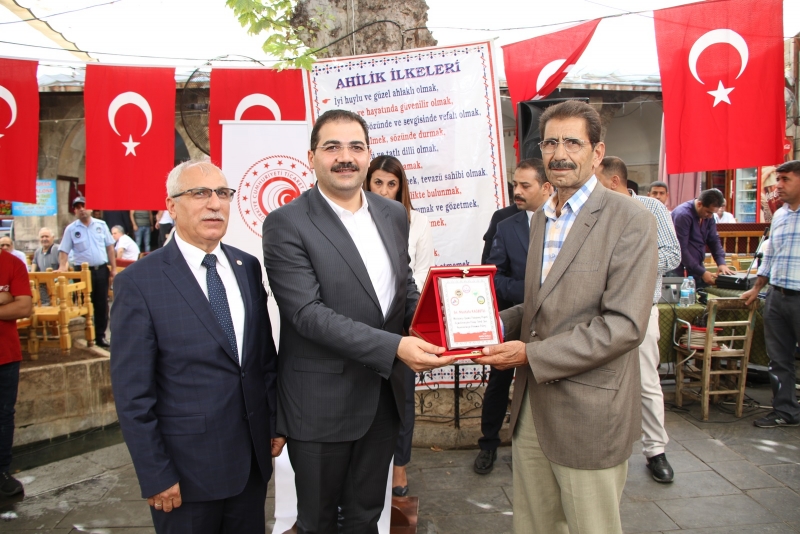 AHİLİK, KARDEŞLİK ANLAMINI TAŞIYOR