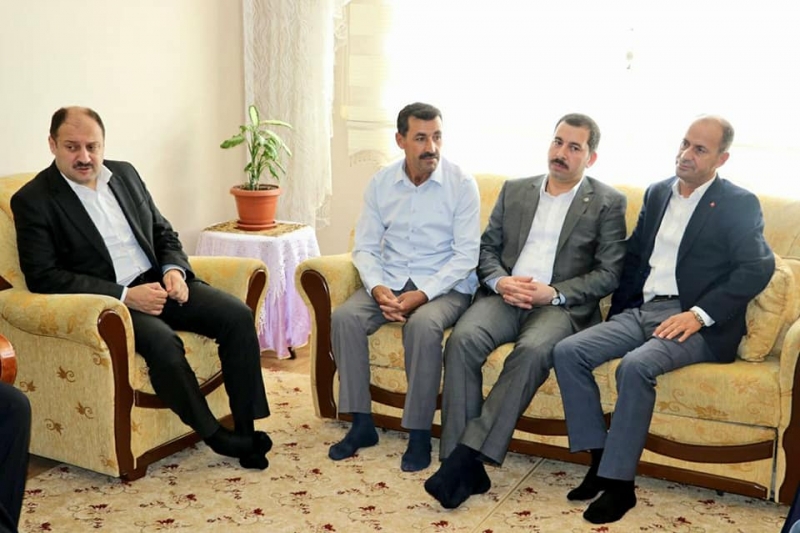 Ak Vekil Gülpınar’dan şehit abisine ziyaret