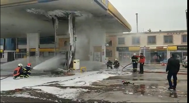 AKARYAKIT İSTASYONUNDAKİ YANGIN KORKUTTU