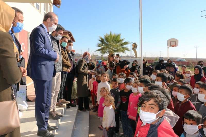 AKÇAKALE BELEDİYESİ’NDEN 400 ÖĞRENCİYE YARDIM