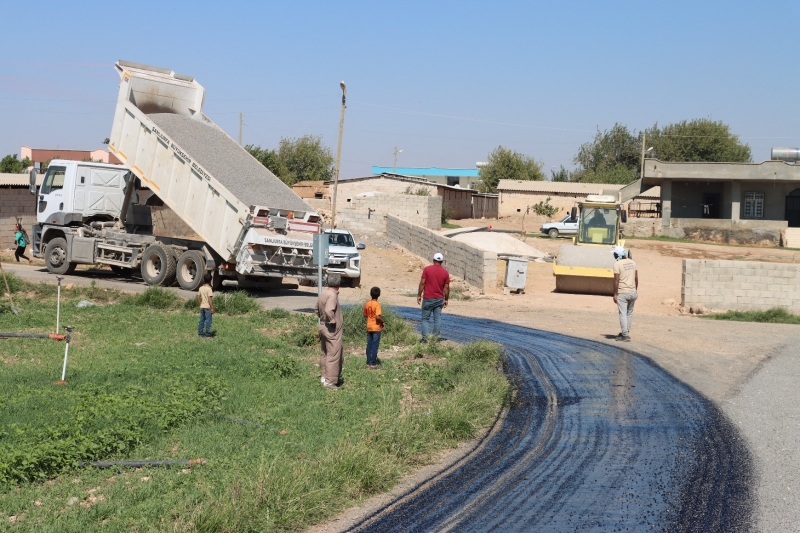 AKÇAKALE KIRSALINDA SATHİ ASFALT ÇALIŞMASI