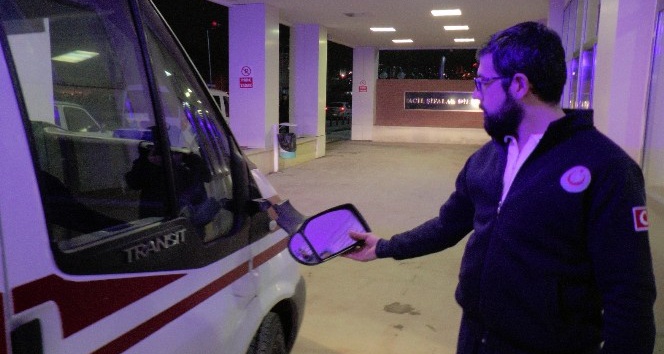 Ambulans içindeki yaralılara linç girişiminde bulundular
