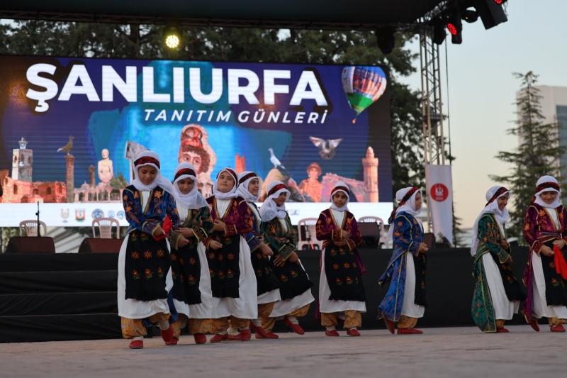 ANKARA, URFA TÜRKÜLERİYLE YANKILANDI