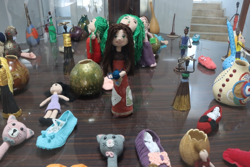 ANNELER KURSTA, ÇOCUKLAR KREŞTE