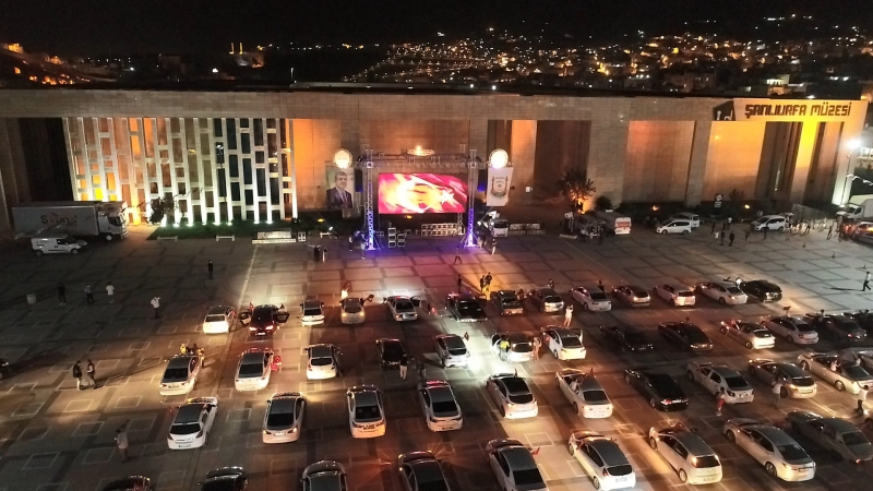 ARABADA SİNEMA İLGİ GÖRÜYOR