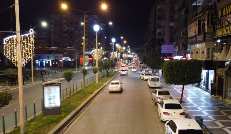 ATATÜRK BULVARI IŞIKLANDIRILDI