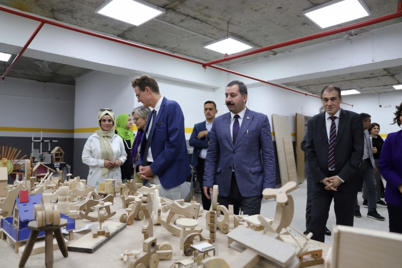 AVRUPA BİRLİĞİ DELEGASYONUNDAN KARAKÖPRÜ’DEKİ KURSLARA ZİYARET