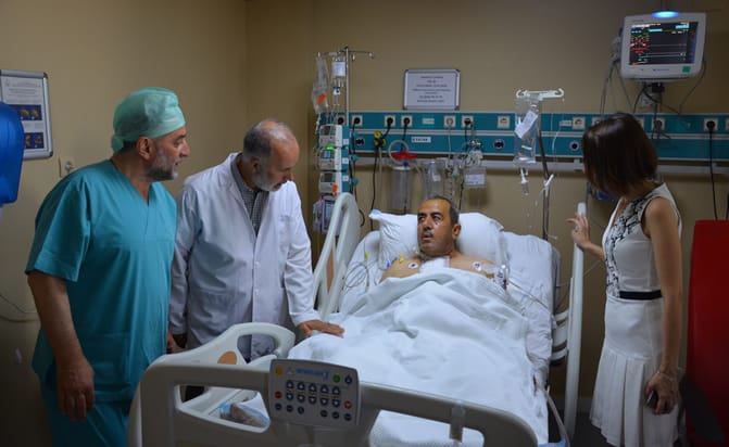 AYNI ANDA YAPILAN 3 BAŞARILI AMELİYAT İLE HAYATA TUTUNDU