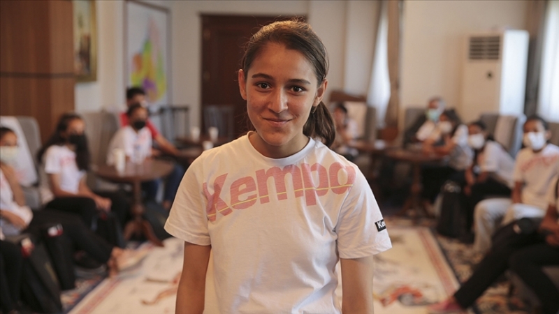 AZİZ AYDINLIK VE AHMET ARAS’TAN MERVE AKPINAR’A DESTEK