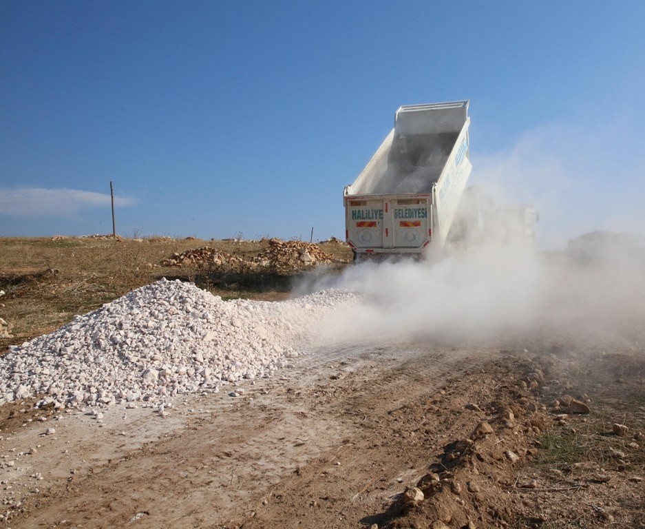 Haliliye’nin 5 Mahallesinde yol yapım çalışması devam ediyor