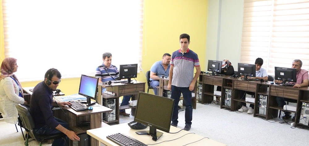 Büyükşehir’den görme engellilere bilgisayar kursu