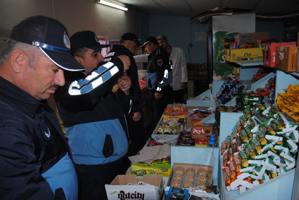 Zabıta ekipleri okul kantinlerini denetledi