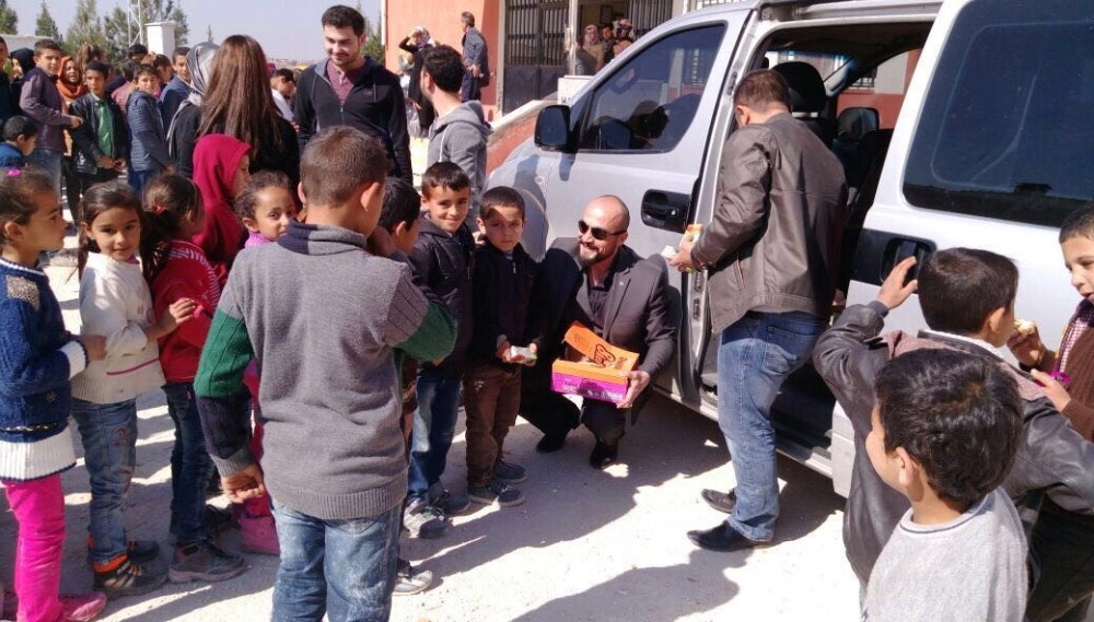 Öğrencilerin ihtiyaçlarını polisler karşıladı