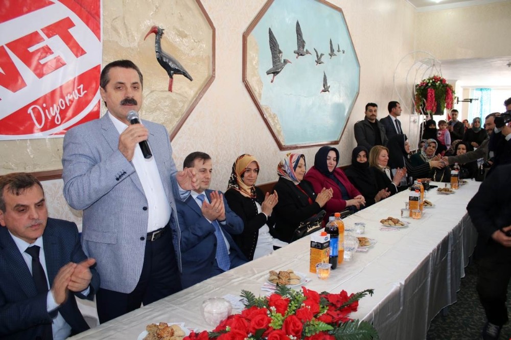 Bakan Çelik Birecikli kadınlarla bir araya geldi