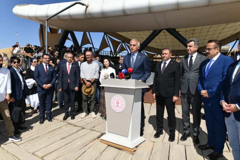 Bakan Ersoy açıkladı: Göbeklitepe’de insan heykeli bulundu