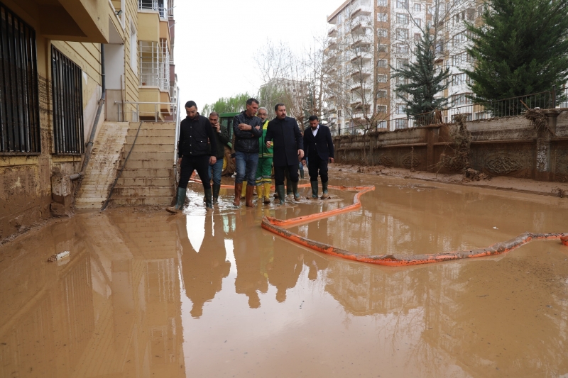 BAKAN NEBATİ KARAKÖPRÜ'DE TEMİZLİK ÇALIŞMALARINI İNCELEDİ