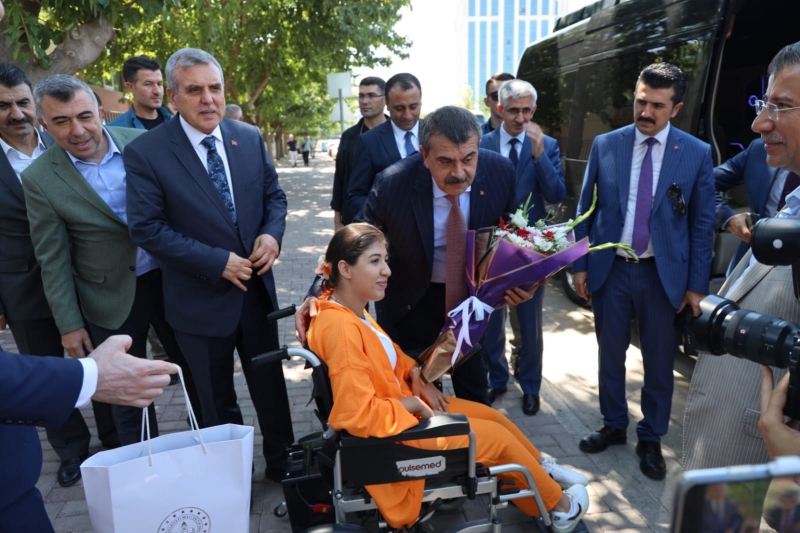 BAKAN TEKİN’DEN ENGELLİLER KOORDİNASYON MERKEZİNE ZİYARET