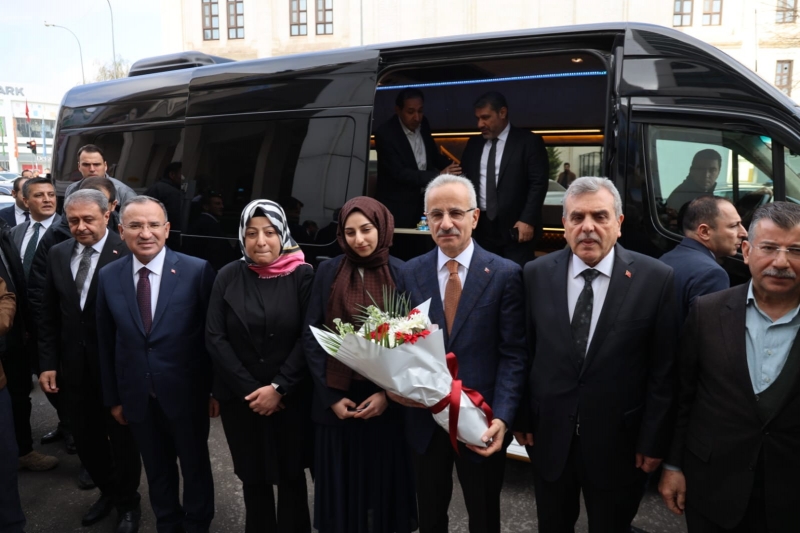 BAKAN URALOĞLU, “ŞANLIURFA BAŞKAN BEYAZGÜL İLE HER ALANDA DEĞİŞİM VE DÖNÜŞÜM YAŞADI”