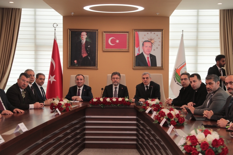 BAKAN YUMAKLI’DAN BAŞKAN BEYAZGÜL’E ZİYARET