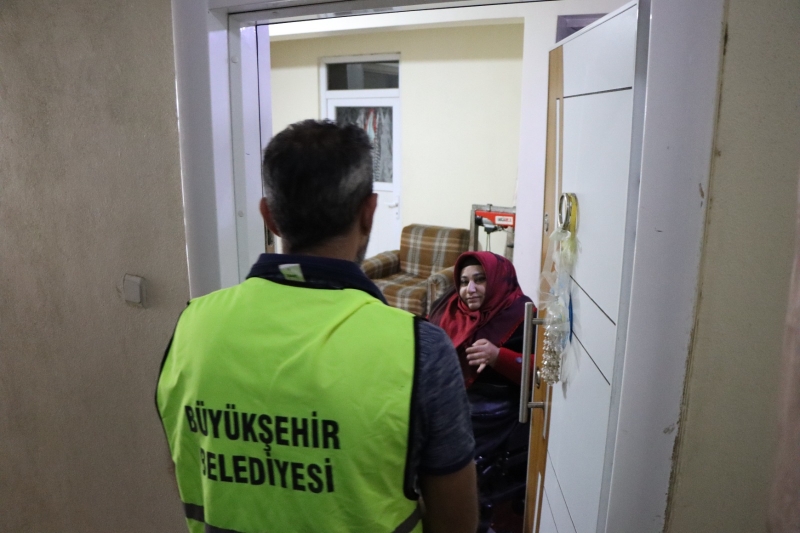 Bakıma muhtaç engelli ve yaşlılara iftar yemeği