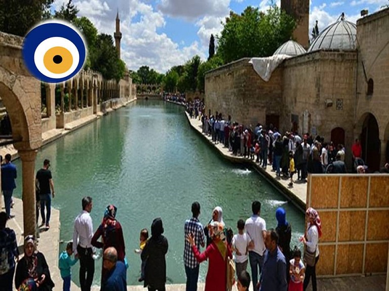Balıklıgöl Turistlerin akınına Uğradı