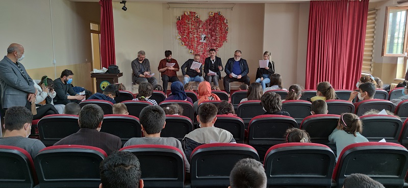 “BARIŞSIN DÜNYA” GÖSTERİMİ İLE ÖĞRENCİLER, TİYATRO İLE TANIŞTI