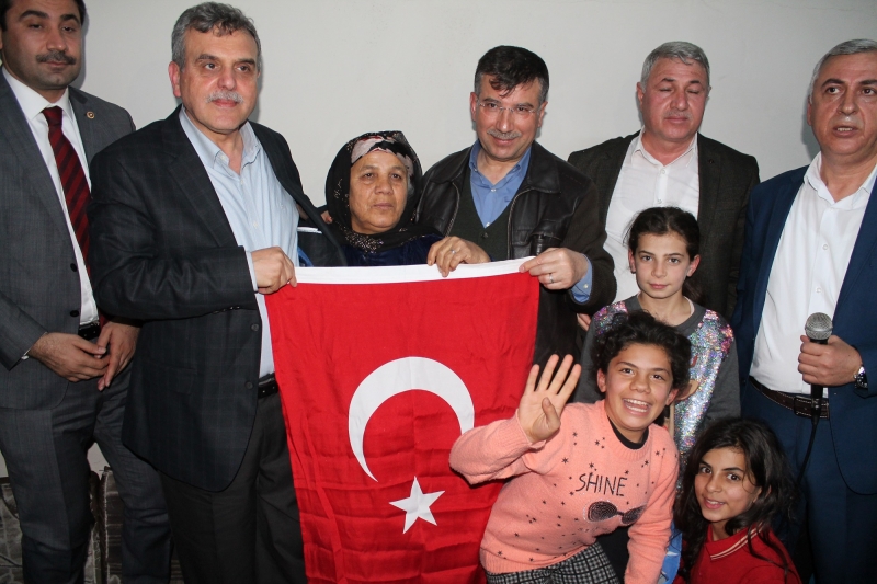 Başkan Adayı Beyazgül'e En Anlamlı Hediye