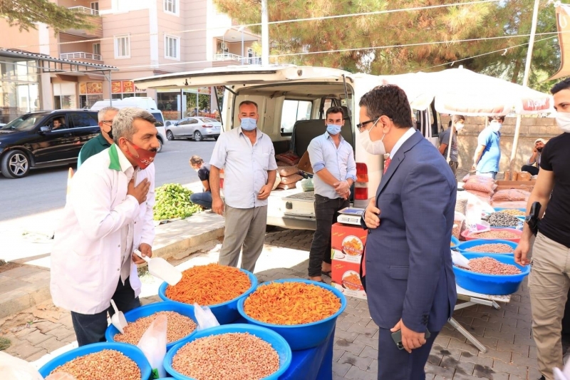 BAŞKAN ALBAYRAK ESNAF VE VATANDAŞLARLA İÇ İÇE.