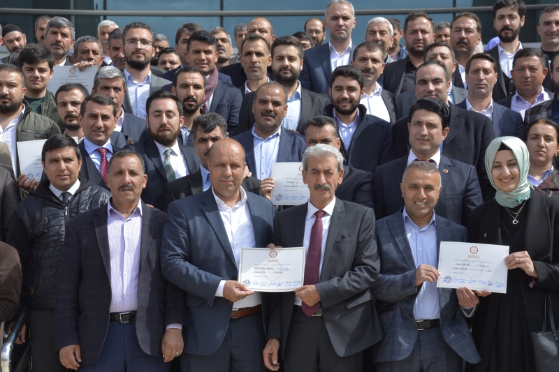 Başkan Aydın mazbatasını alarak göreve başladı